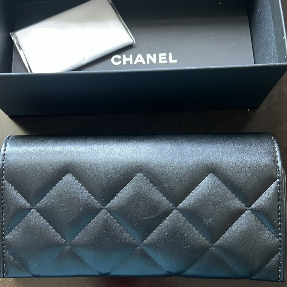 Chanel Black sunglass case! 🏆 - Picture 4 of 6